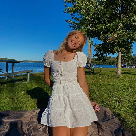 Meet your Posher, Sierra - Picture 1 of 1